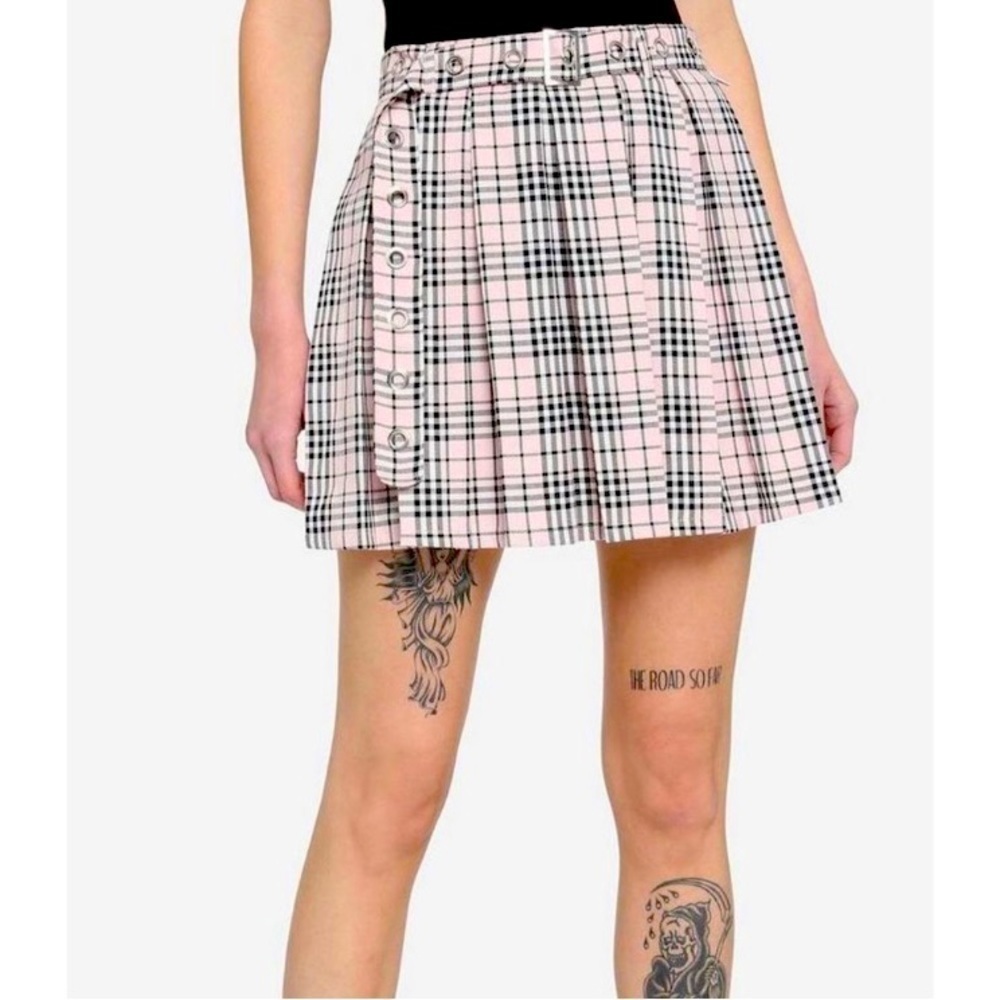 HOT TOPIC-PINK AND BLACK PLEATED SKIRT-SIZE LARGE
